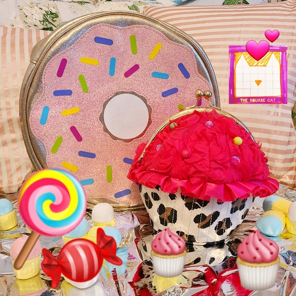 ๐ง Hold my CUPCAKE & watch THiS! Betsey Johnson kitsch kawaii cute clutch purse! - Picture 2 of 16